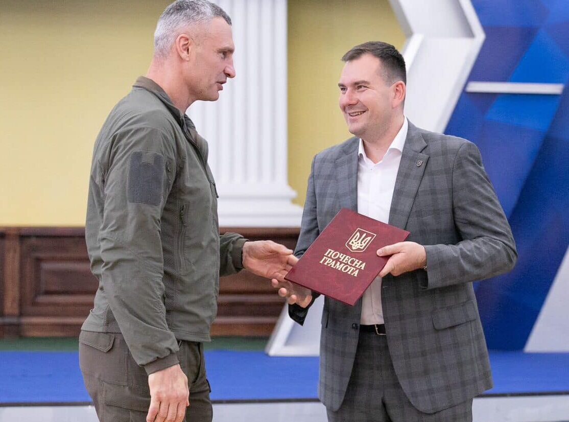 Детальніше про статтю КНДУ отримав відзнаку з нагоди Дня підприємця